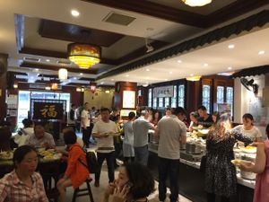 The place gets pretty crowded. at Qiānhé Qīngxīn 谦和清心素食 - 温江店 in Chengdu
