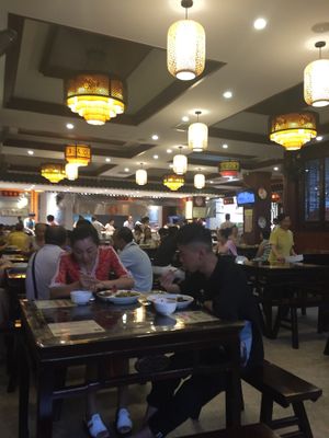 Main dining area. at Qiānhé Qīngxīn 谦和清心素食 - 温江店 in Chengdu