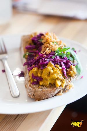 Kipi Senang ("chicken-curry" sandwich  at Rammenas - Kromme Haring in Utrecht