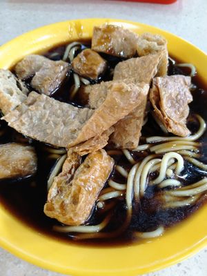 卤面$4.50 at Unicuz Vegetarian 宏缘素食 - Clementi in West Singapore