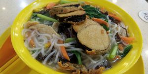 鱼片米粉 at Unicuz Vegetarian 宏缘素食 - Clementi in West Singapore