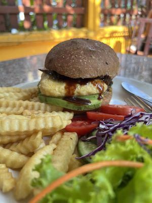 Tofu burger and chips  #Veganuary at Blue Diamond in Chiang Mai