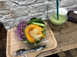 Salad and smoothie at Vege Stand in Tokyo