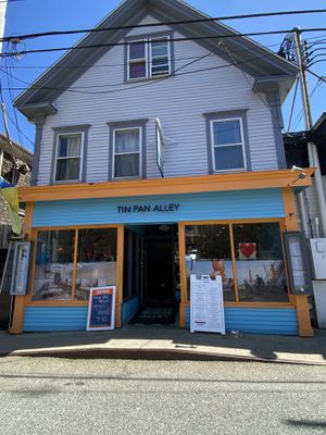 Entry  at Tin Pan Alley in Provincetown