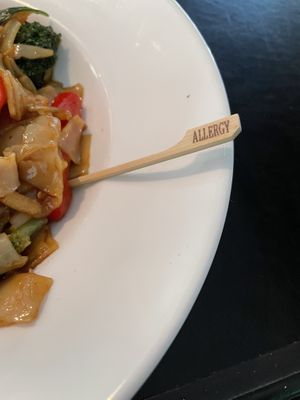 Allergy note  at Noi Thai in Honolulu