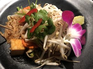 Vegan and Gluten-free Tofu Pad Thai #Veganuary at Noi Thai in Honolulu