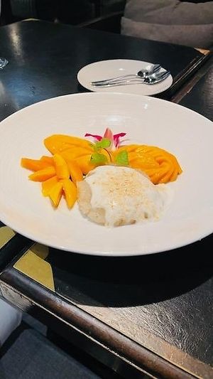 Mango w/ sticky rice at Noi Thai in Honolulu