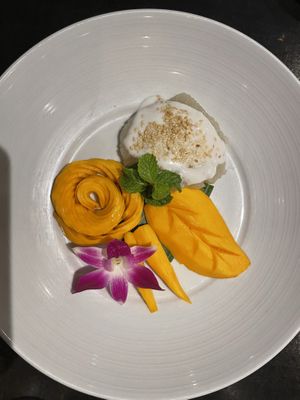 Mango rice  at Noi Thai in Honolulu