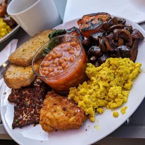 Vegan breakfast with tempeh at Bailgate Deli in Lincoln