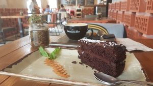 Tarta de chocolate vegana at Siete Semillas in Malaga