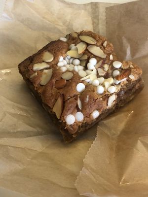 Blondie at Bambi's Country Farm Market in High Springs