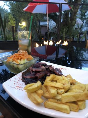 Seiten Steak with mushrooms and blackberry-wine sauce  at Fratello Vegan in Cuenca