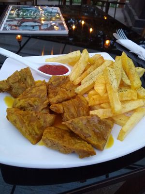 "Honey" mustard seitan wings at Fratello Vegan in Cuenca