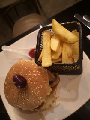 Gourmet Burger at Fratello Vegan in Cuenca