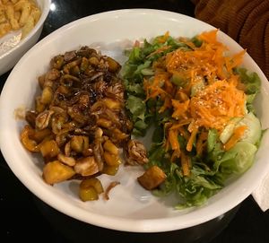 Saiten with pineapple   at Fratello Vegan in Cuenca