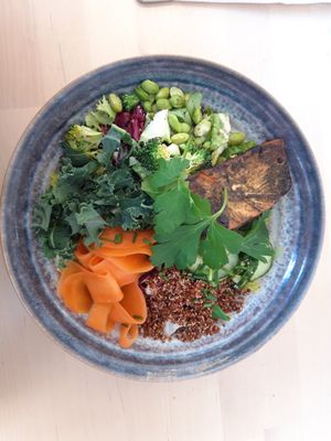 "Salmon" tofu bowl at Beans&more in Jyvaskyla
