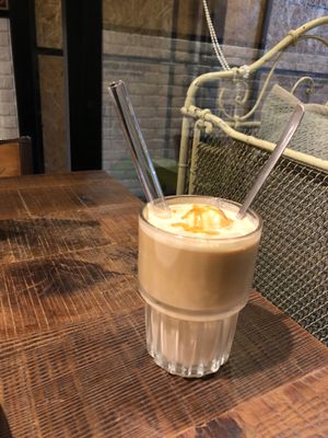 漂浮冰咖啡 at Blossom Rena Vegan Cafe 貝多蕾納 in Taipei