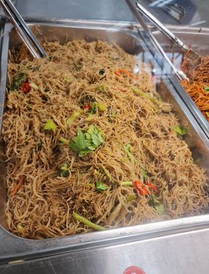 Fried Mee Hoon ~ 14/5/22 at Kong Meng San Phor Kark See Monastery in Central Singapore