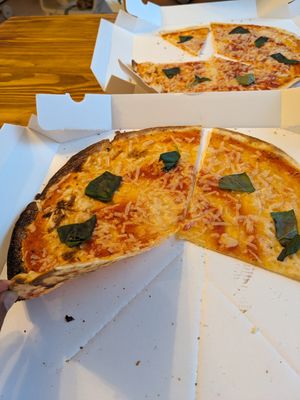 Margherita pizza at Hobgoblin - Roppongi in Tokyo