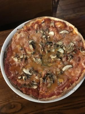 Vegan mushroom pizza at Hobgoblin - Shibuya in Tokyo