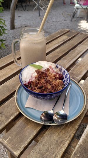 Apple crumble at S'Hortet in Mallorca