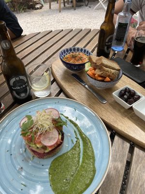 Tartare, hummus   at S'Hortet in Mallorca