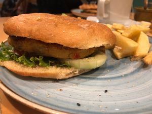 Hamburguesa de garbanzo at Abdiel Vegan in Lima