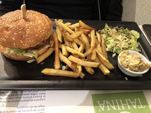 Burger at Tahina in Tours