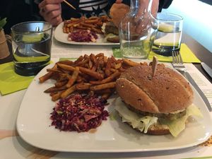 Burger du moment 🥰 at Tahina in Tours
