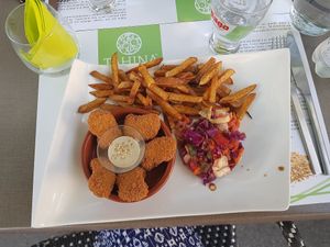 Nuggets & chips :) at Tahina in Tours