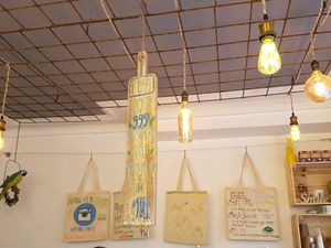 déco simple et efficace  at Hot Vog in Paris