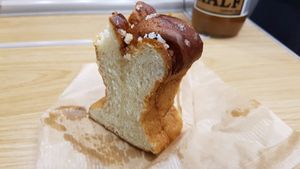 Brioche at Hot Vog in Paris