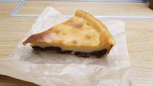 Plum tart at Hot Vog in Paris