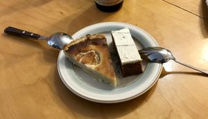 Amandine aux poires et carrot cake at Les Gourmandises Louca  in Quebec