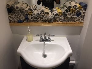 Toilet at Les Gourmandises Louca  in Quebec