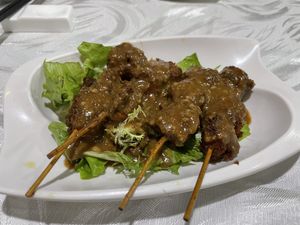 Mock lamb skewers  at Tong De Veggie 同德素食 in Kowloon