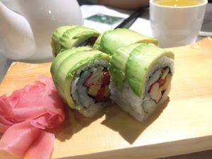Avocado rolls at Tong De Veggie 同德素食 in Kowloon