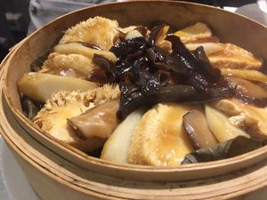 Steamed lion's mane mushroom at Tong De Veggie 同德素食 in Kowloon