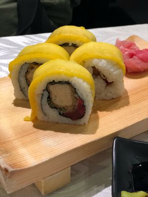 Mango cutler roll at Tong De Veggie 同德素食 in Kowloon