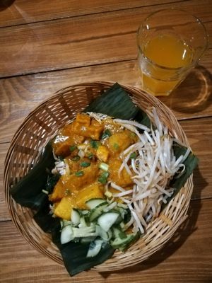 Mango Lemonade & Vegan Rendang (spicy!)  at Warung Jakarta in Warsaw