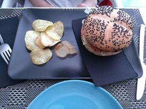 crunchy Vegan burger at Twins&Co in Barcelona