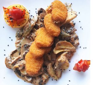 vegan nuggets with potatoes and mushrooms at Healthy Bites in Athens