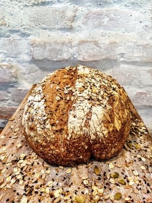 Pão de Fermentação natural multigrãos: Versão multigrãos do nosso pão de fermentação natural. Pode ser congelado. Aprox. 650g.  at Padoca Vegan in Sao Paulo