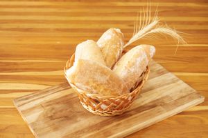 Pão Francês: Feito fresquinho todos os dias💗Pode ser congelado. Aprox.100g p/unidade.

Feito com farinha 100% orgânica.  at Padoca Vegan in Sao Paulo