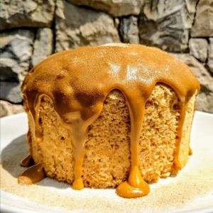 Bolos de Churros: Bolo de vó, daqueles com furo no meio, de churros com cobertura de doce de leite. Aprox. 625g
 at Padoca Vegan in Sao Paulo