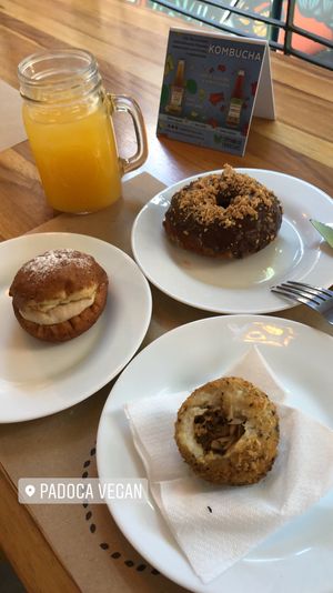 Donut, sonho e coxinha de jaca at Padoca Vegan in Sao Paulo
