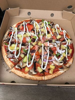 Veggie pizza with cashew cheese at Riptide Pizza in Woolgoolga