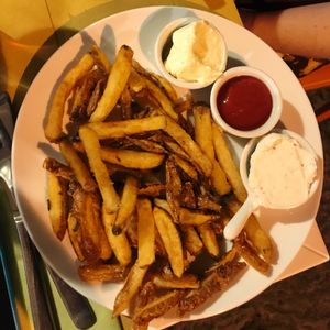 chips with vegan mayo  at Vero Gastrobar in Naples