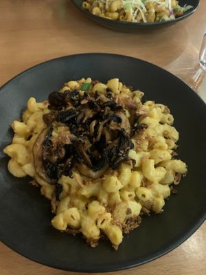 Mushroom and shallots mac and cheese at Down the Hatch in Liverpool