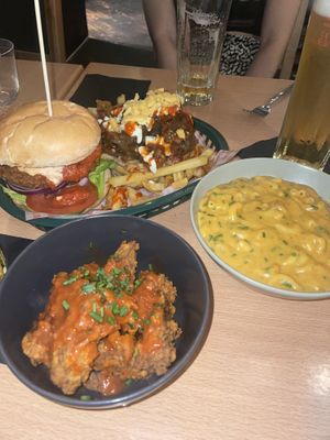 Mac and cheese and wings at Down the Hatch in Liverpool